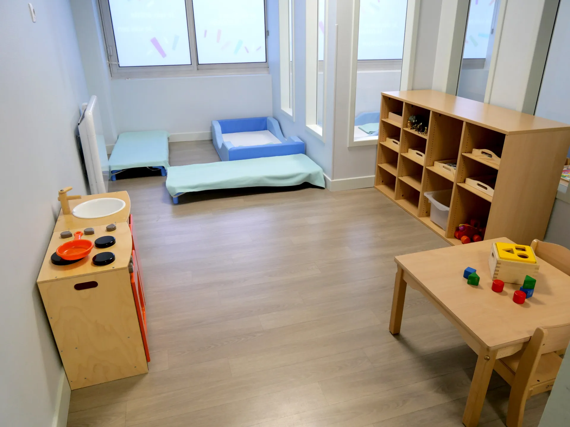 peopleandbaby-creche-bordeaux-bleu-marine-4