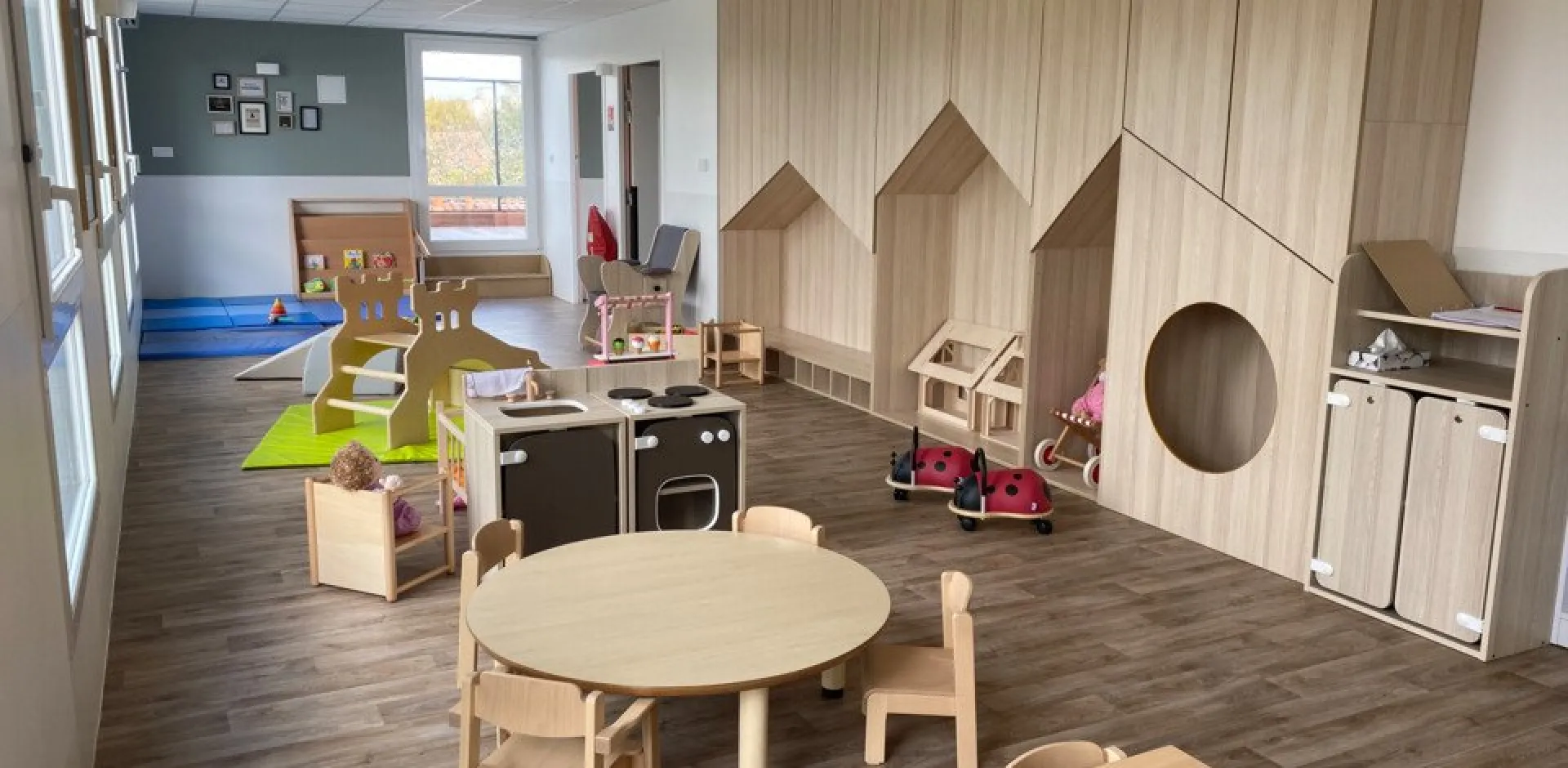 creche-cenon-polka-people-baby