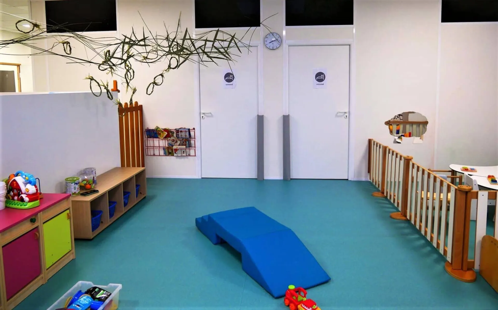 creche-maugio-sol-y-luna-people-and-baby-3