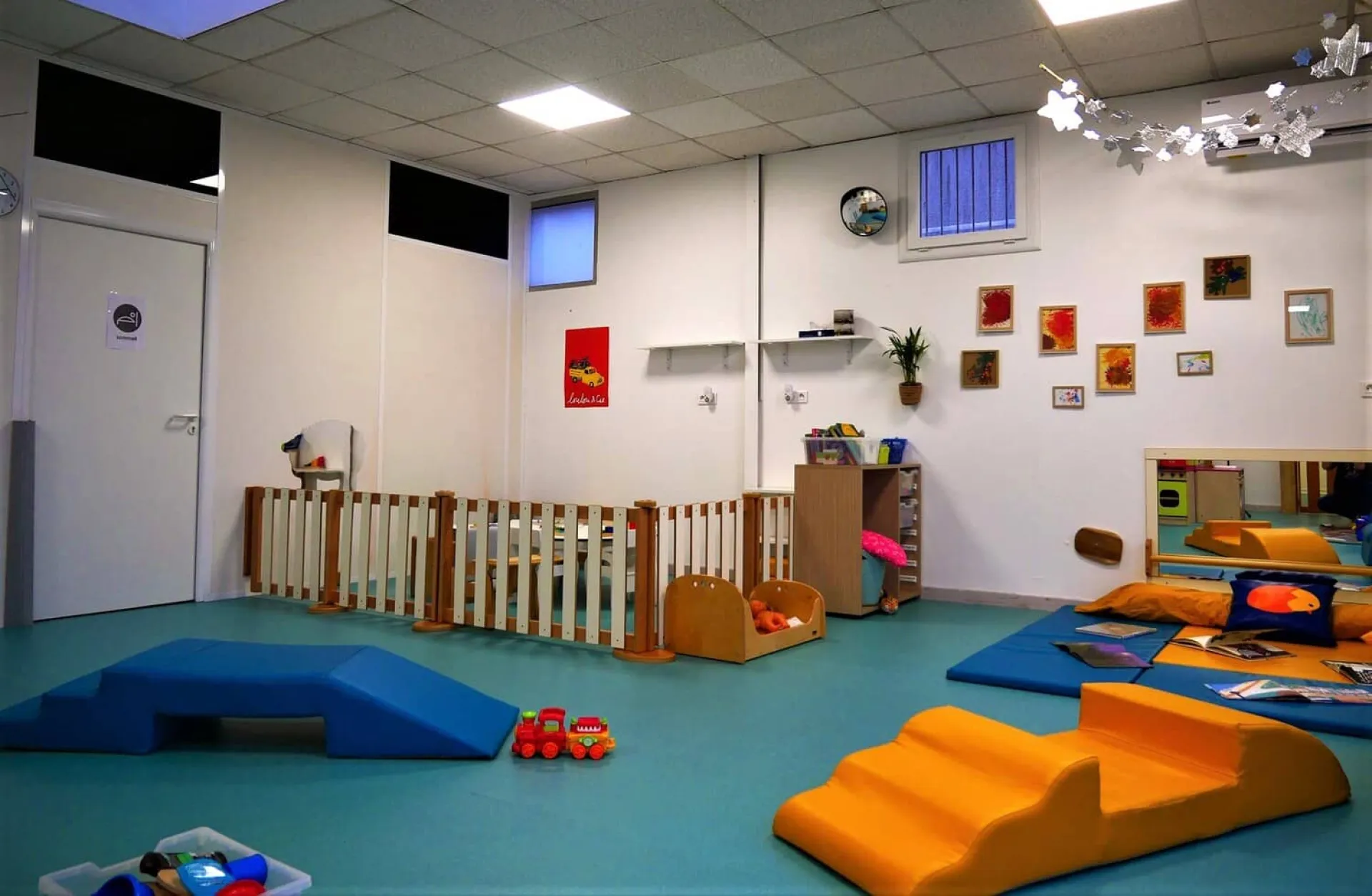 creche-maugio-sol-y-luna-people-and-baby-2