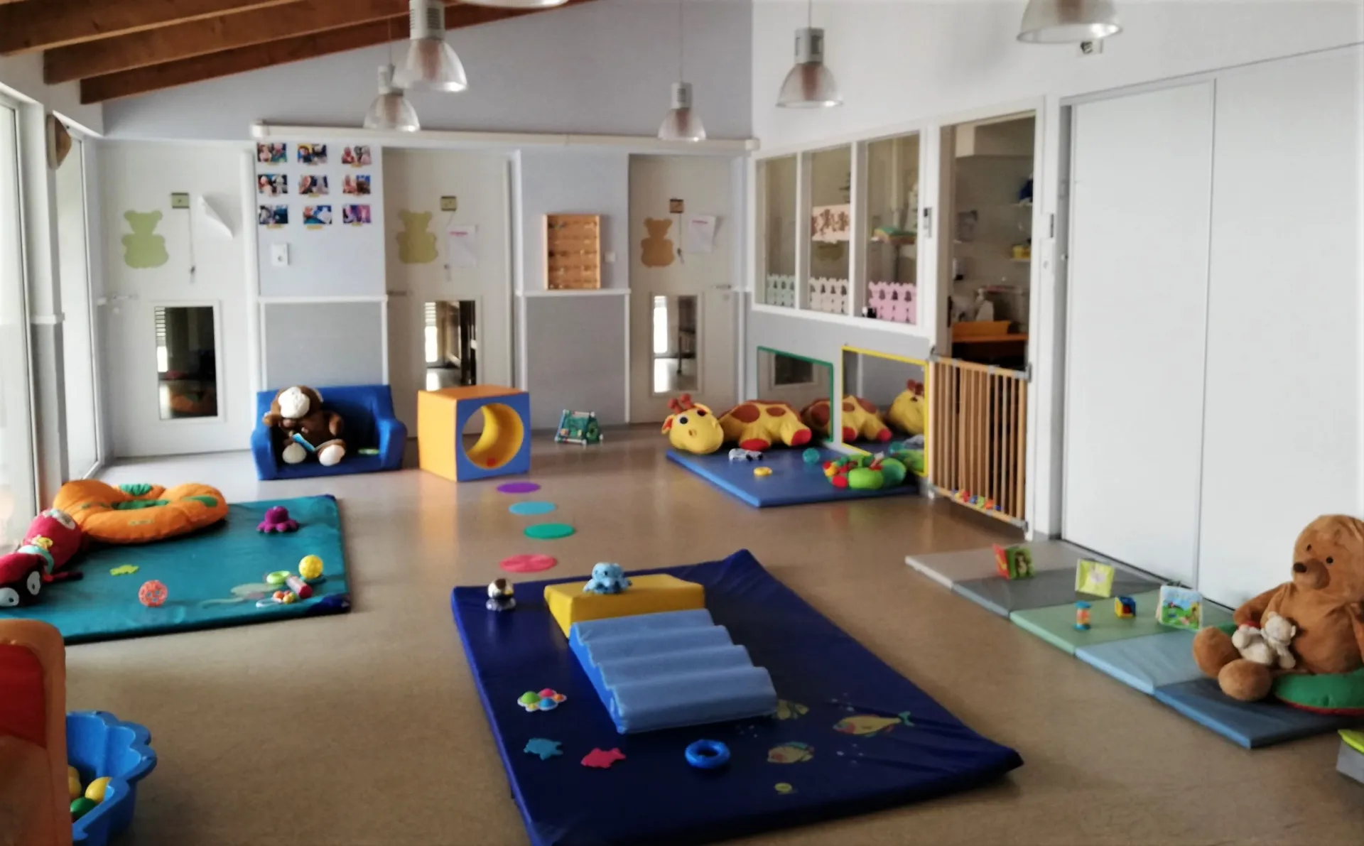 peopleandbaby-creche-perols-charles-perrault-1