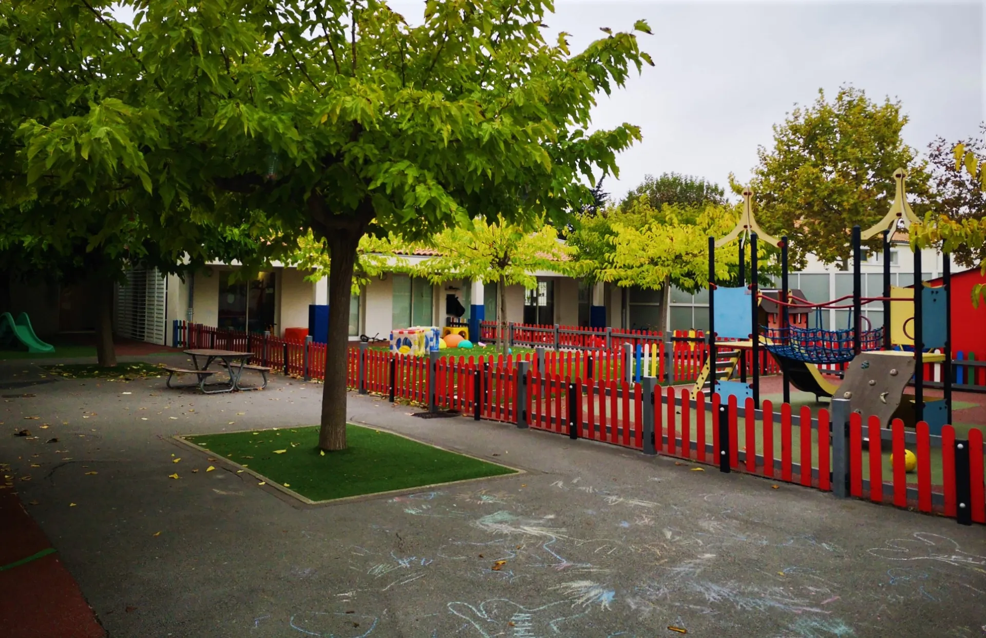 peopleandbaby-creche-perols-charles-perrault-3