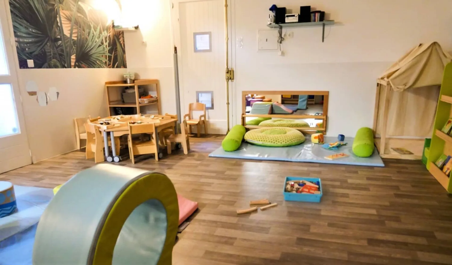 creche-saint-jean-de-vedas-les-petits-grillons-people-and-baby-1