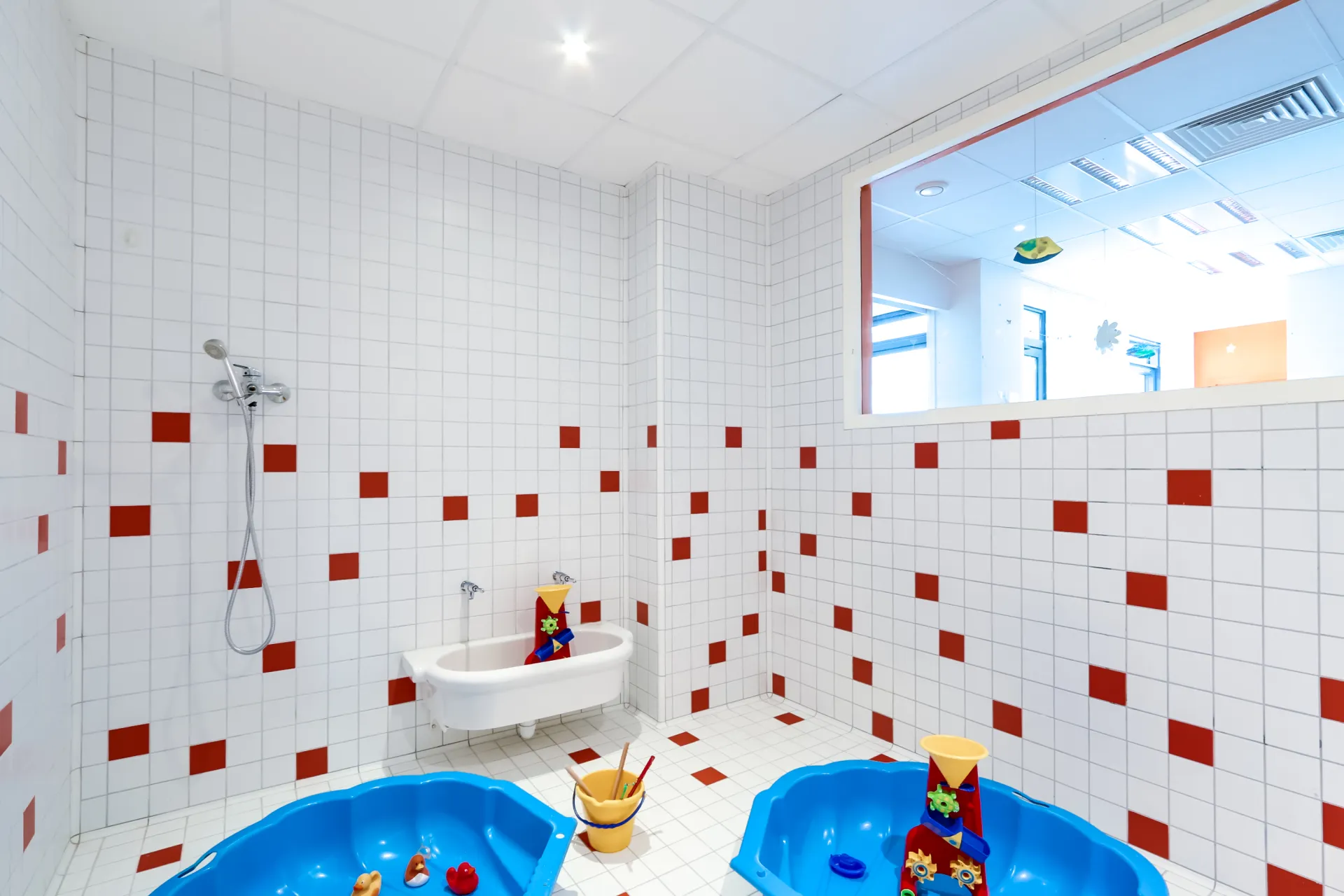 peopleandbaby-creche-tours-tournicoti-2