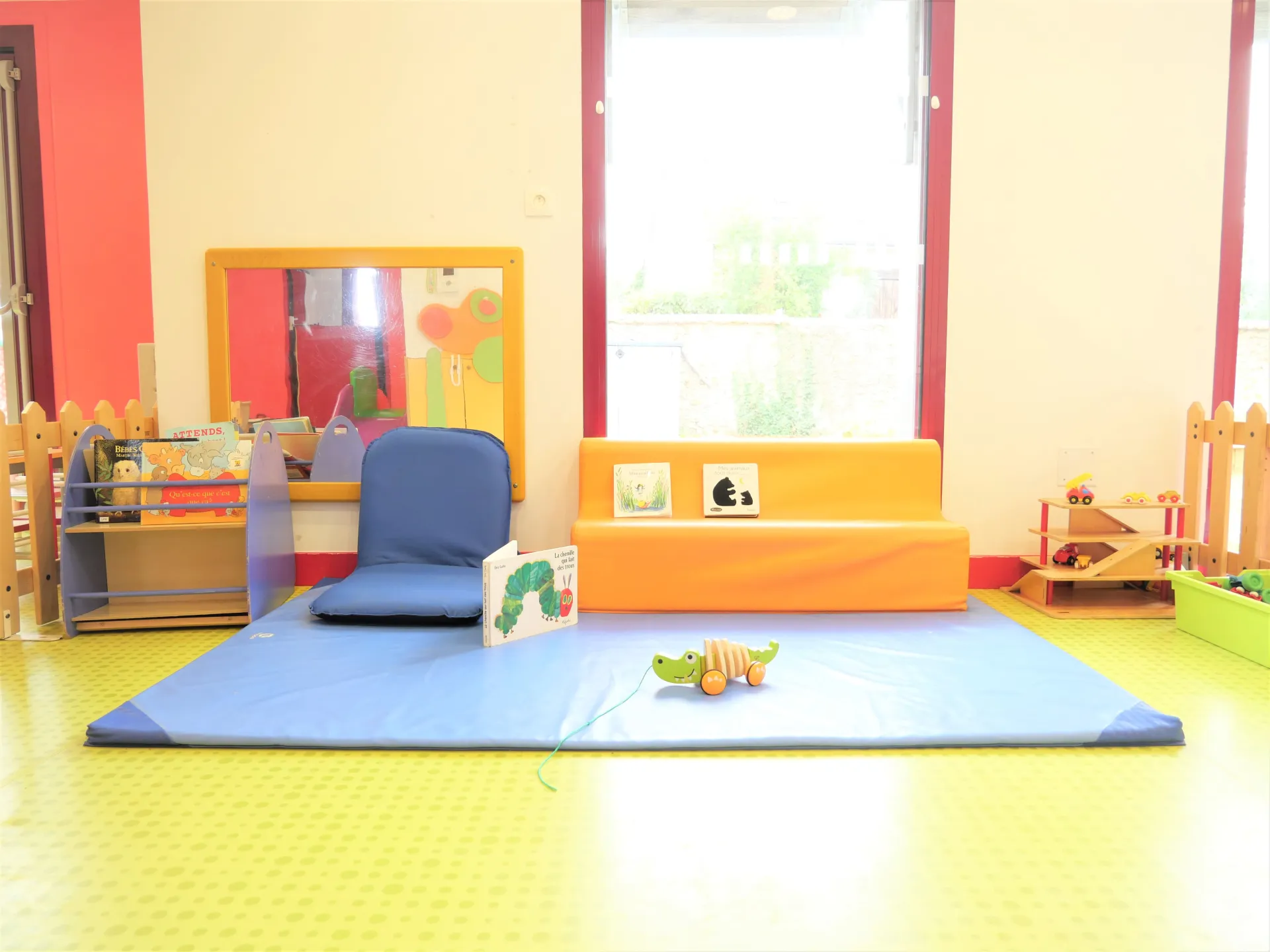 peopleandbaby-creche-veigne-les-petits-malins-2
