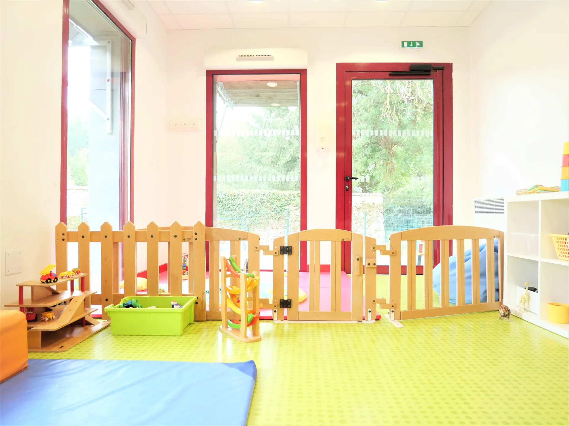 peopleandbaby-creche-veigne-les-petits-malins-1