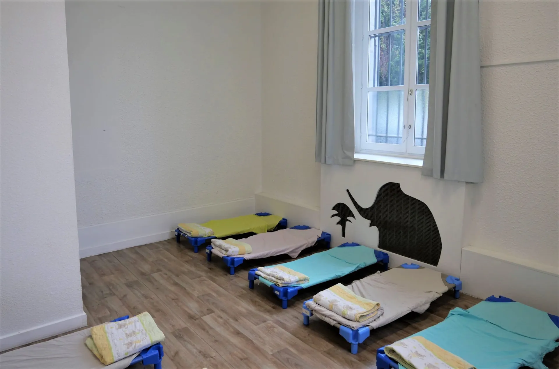 creche-grenoble-abracadabra-people-and-baby-1