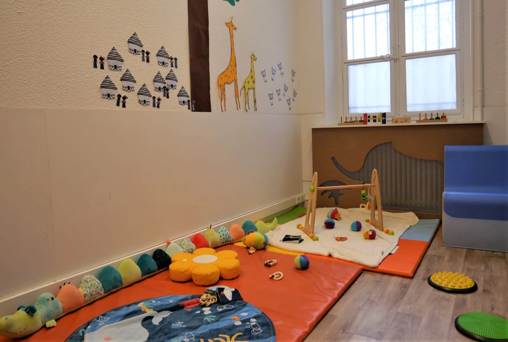 creche-grenoble-abracadabra-people-and-baby-2
