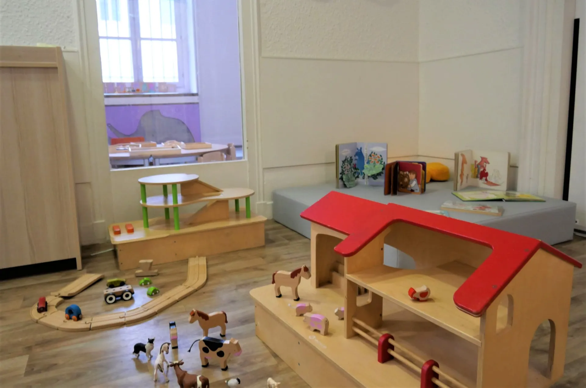 creche-grenoble-abracadabra-people-and-baby-4