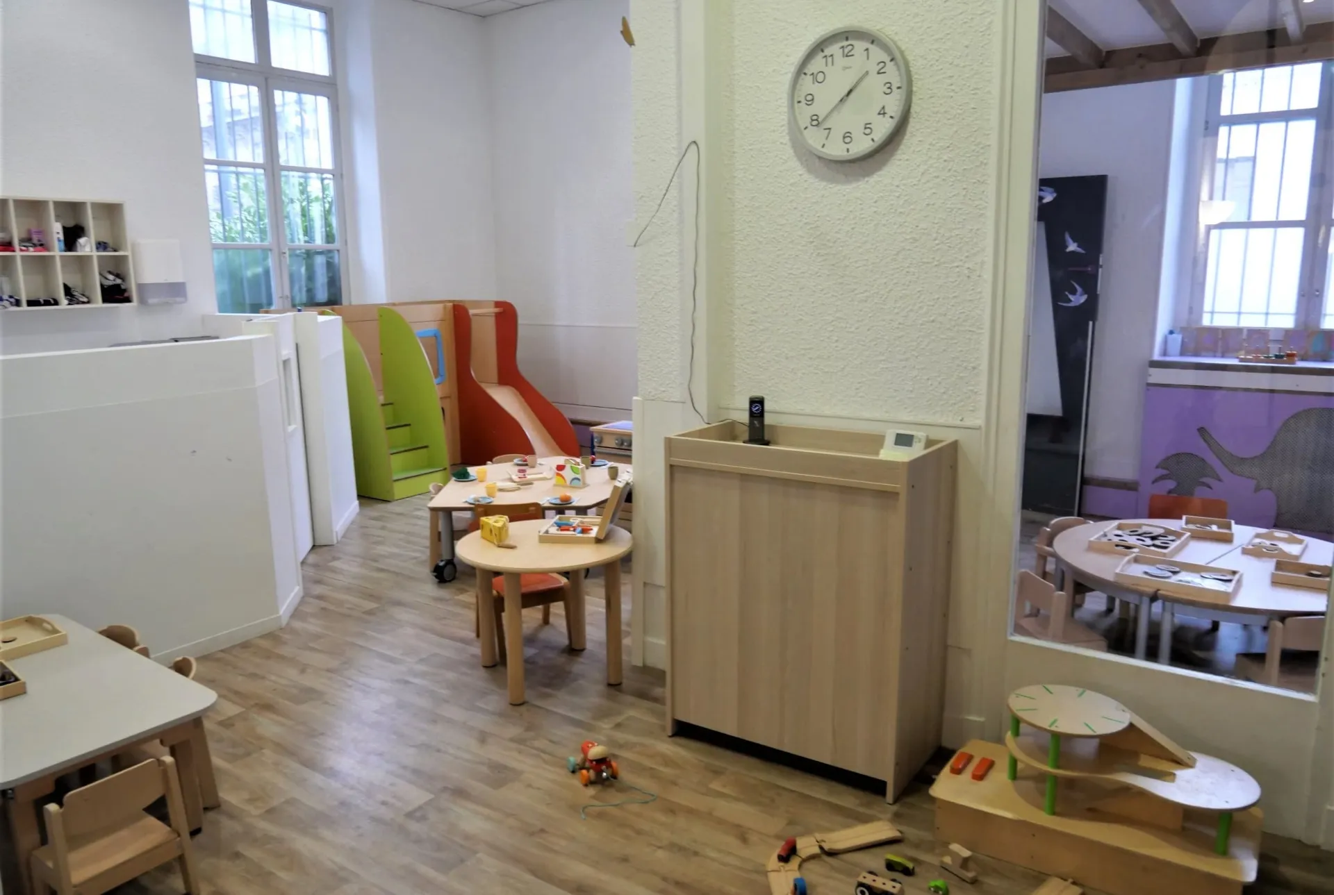 creche-grenoble-abracadabra-people-and-baby-5