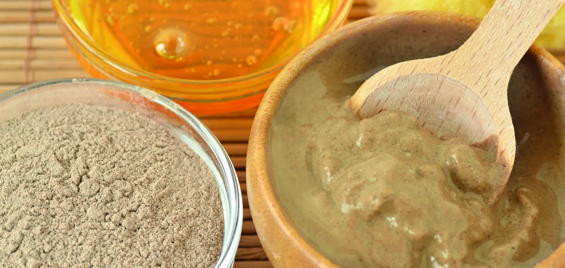 bol de ghassoul avec cuillère