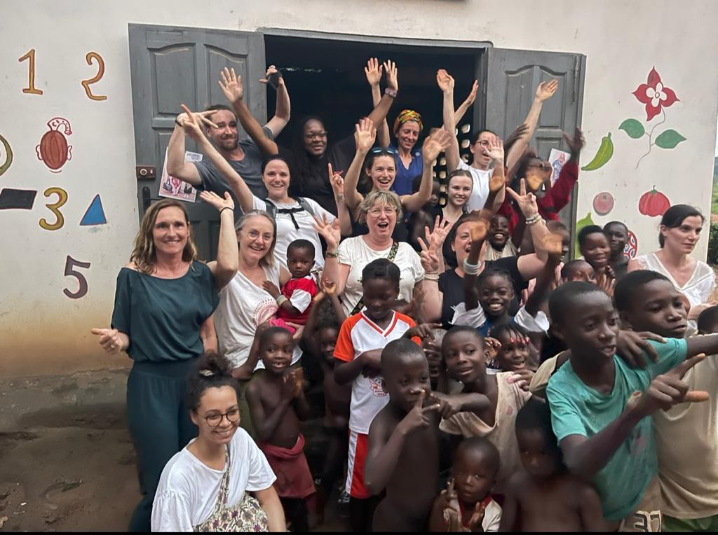 groupe-volontaires-enfants-cote-d-ivoire