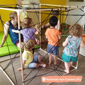 enfants-jeux-interieur-huisseau-sur-cosson-fete-famille