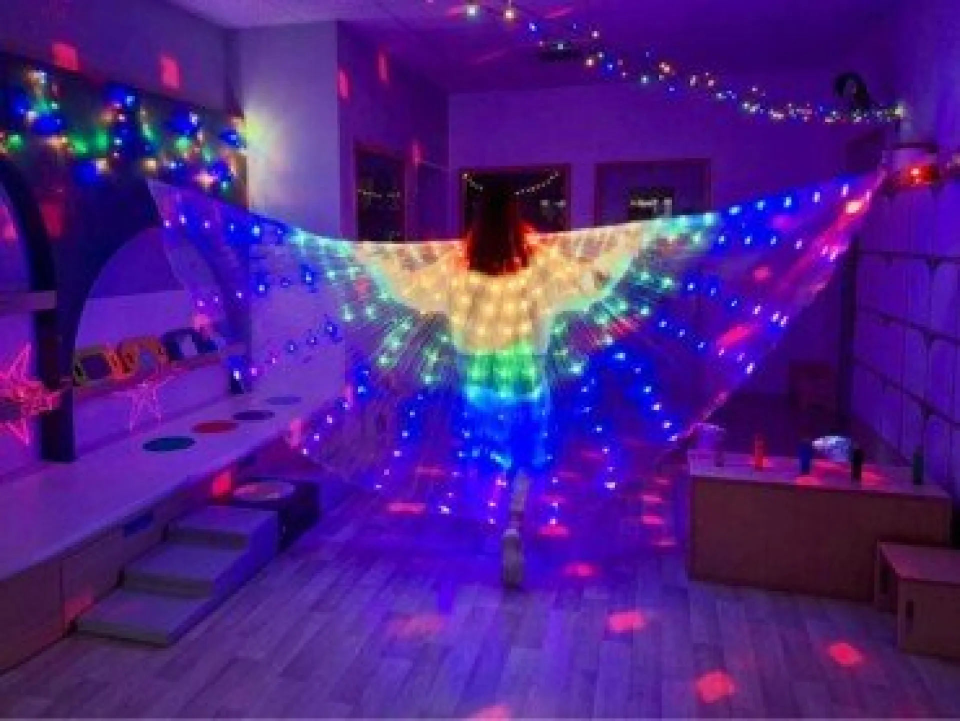 creche-mois-en-fete-lumiere-cape-lumineuse