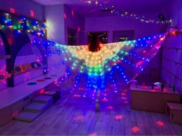 creche-mois-en-fete-lumiere-cape-lumineuse