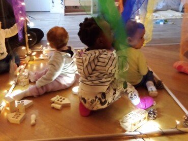creche-mois-en-fete-lumiere-jeux-enfants