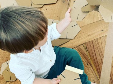 Enfant jeu encastrable carton