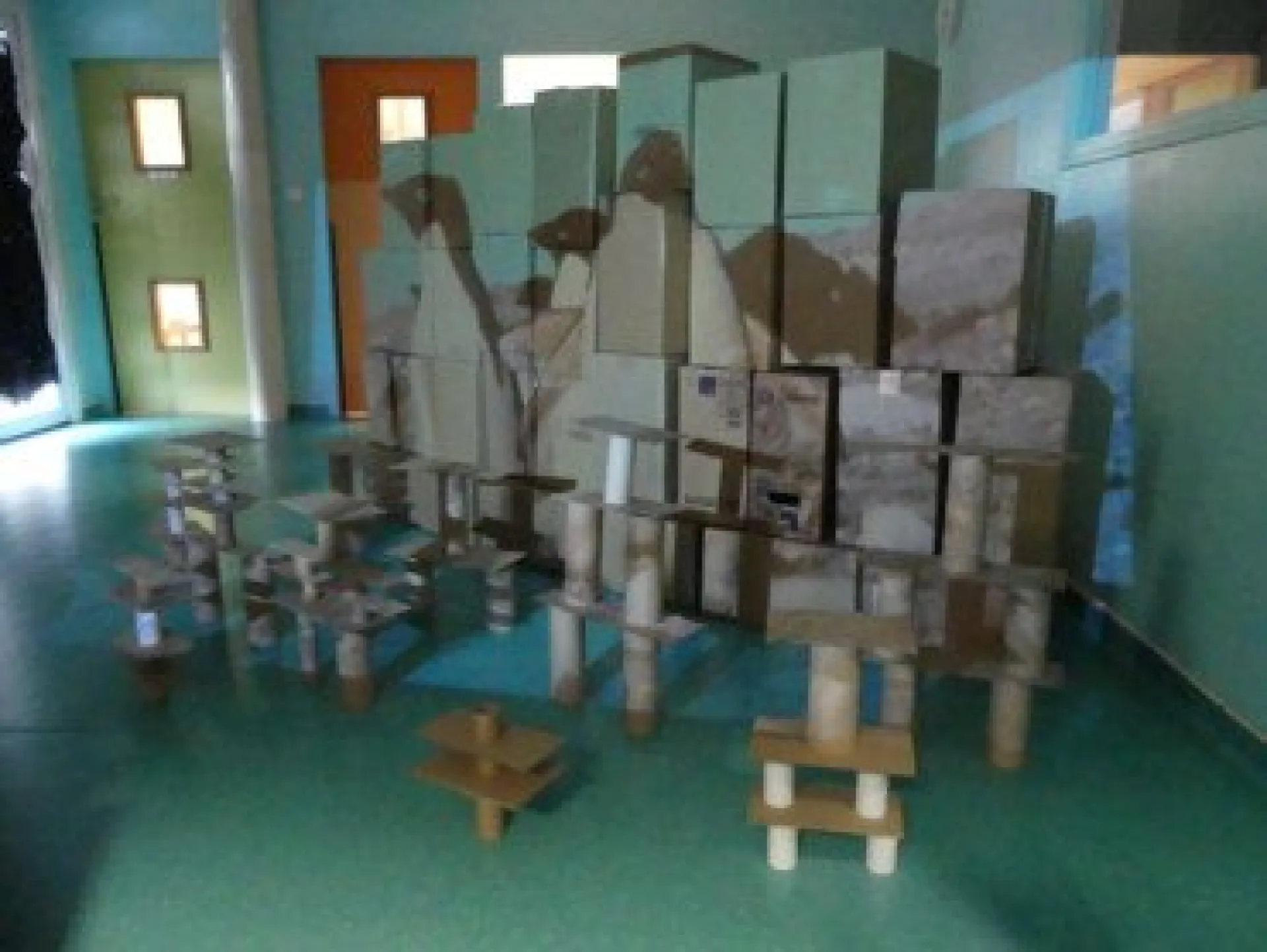 Strucutre en carton activité crèche