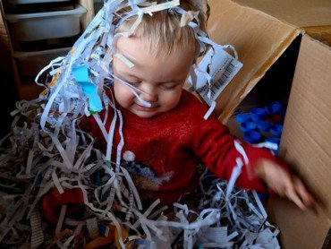 Enfant serpentins journaux