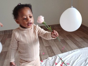 fleur-blanche-petite-fille